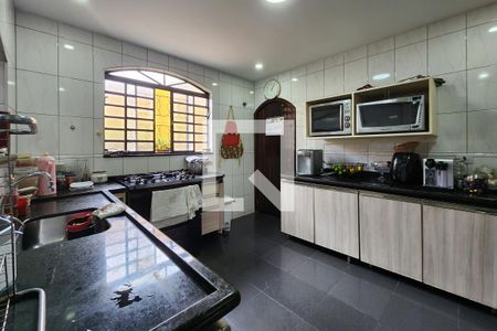 Casa à venda com 207m², 3 quartos e 2 vagasCozinha
