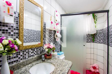 Apartamento à venda com 74m², 2 quartos e 1 vaga Apartamento à venda com 74m², 2 quartos e 1 vagaBanheiro social