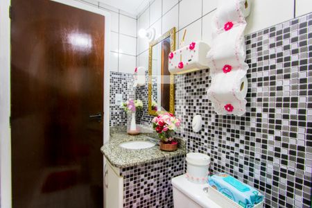 Apartamento à venda com 74m², 2 quartos e 1 vaga Apartamento à venda com 74m², 2 quartos e 1 vagaBanheiro social