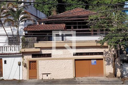 Casa à venda com 254m², 3 quartos e 2 vagasFachada