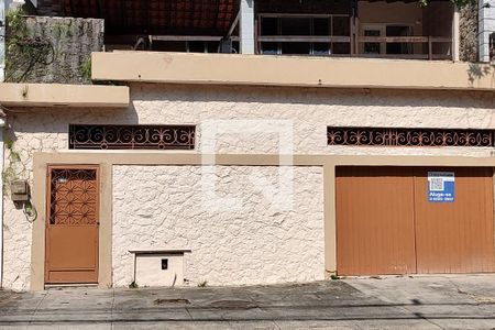 Casa à venda com 254m², 3 quartos e 2 vagasFachada