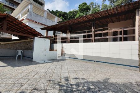 Casa à venda com 254m², 3 quartos e 2 vagasQuintal
