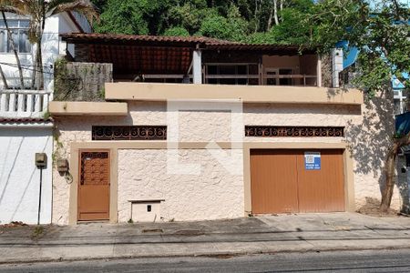 Casa à venda com 254m², 3 quartos e 2 vagasFachada