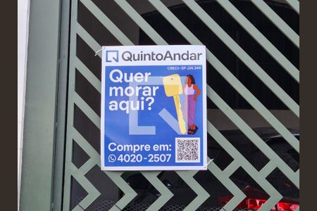 Casa à venda com 212m², 3 quartos e 2 vagas Casa à venda com 212m², 3 quartos e 2 vagasPlaquinha instalada no portão do imóvel