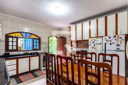 Casa à venda com 212m², 3 quartos e 2 vagas Casa à venda com 212m², 3 quartos e 2 vagasCozinha