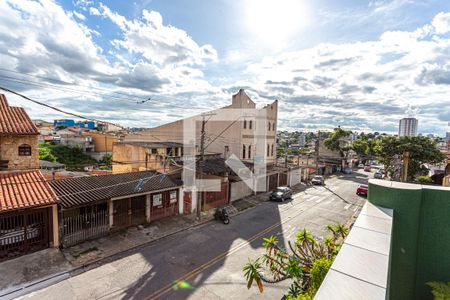 Casa à venda com 212m², 3 quartos e 2 vagas Casa à venda com 212m², 3 quartos e 2 vagasVista da Varanda da Suite