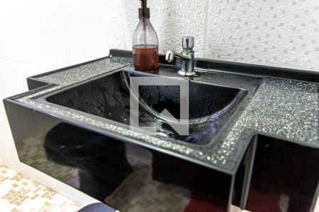 Casa à venda com 212m², 3 quartos e 2 vagas Casa à venda com 212m², 3 quartos e 2 vagasDetalhe do Banheiro