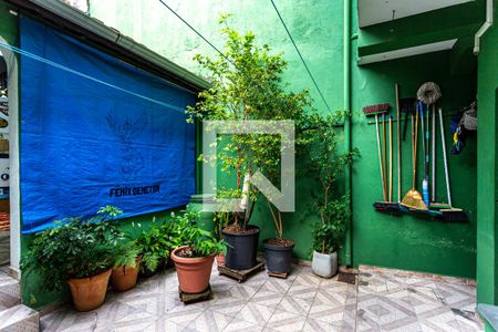 Casa à venda com 212m², 3 quartos e 2 vagas Casa à venda com 212m², 3 quartos e 2 vagasQuintal Fundos