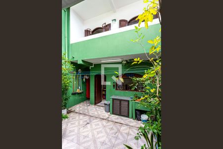 Casa à venda com 212m², 3 quartos e 2 vagas Casa à venda com 212m², 3 quartos e 2 vagasQuintal Fundos