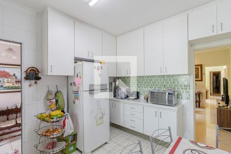 Casa à venda com 160m², 5 quartos e 2 vagas Casa à venda com 160m², 5 quartos e 2 vagasCozinha