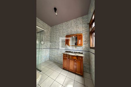 Casa à venda com 250m², 3 quartos e 3 vagasBanheiro do Quarto 1