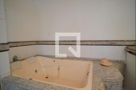 Casa à venda com 900m², 6 quartos e 4 vagasSuite 1 - Banheiro