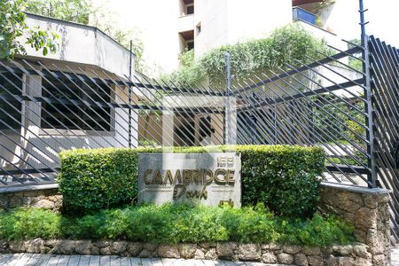 Apartamento para alugar com 242m², 3 quartos e 4 vagas Apartamento para alugar com 242m², 3 quartos e 4 vagasFachada