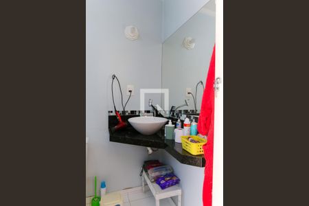 Casa à venda com 180m², 2 quartos e 1 vaga Casa à venda com 180m², 2 quartos e 1 vagaBanheiro