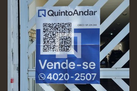 Apartamento à venda com 144m², 2 quartos e 2 vagas Apartamento à venda com 144m², 2 quartos e 2 vagasPlaquinha instalada no portão do imóvel