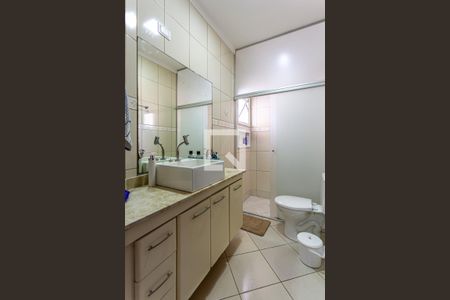 Apartamento à venda com 144m², 2 quartos e 2 vagas Apartamento à venda com 144m², 2 quartos e 2 vagasBanheiro da Suite