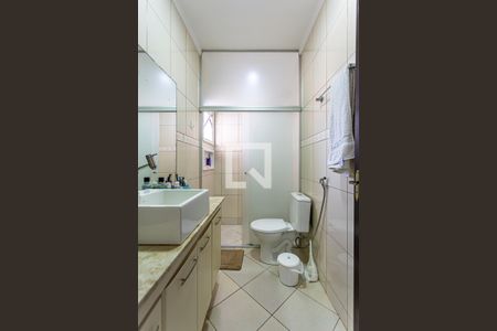 Apartamento à venda com 144m², 2 quartos e 2 vagas Apartamento à venda com 144m², 2 quartos e 2 vagasBanheiro da Suite