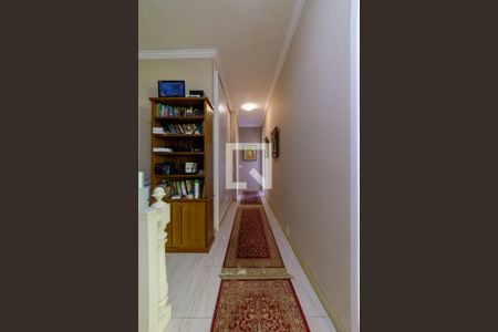 Casa de condomínio à venda com 490m², 6 quartos e 5 vagas Casa de condomínio à venda com 490m², 6 quartos e 5 vagasCorredor