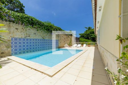 Casa de condomínio à venda com 490m², 6 quartos e 5 vagas Casa de condomínio à venda com 490m², 6 quartos e 5 vagasPiscina