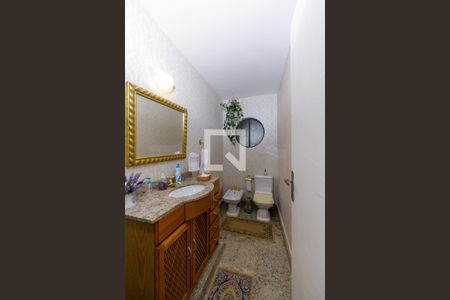 Casa de condomínio à venda com 490m², 6 quartos e 5 vagas Casa de condomínio à venda com 490m², 6 quartos e 5 vagasLavabo