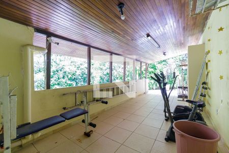 Casa de condomínio à venda com 490m², 6 quartos e 5 vagas Casa de condomínio à venda com 490m², 6 quartos e 5 vagasQuintal