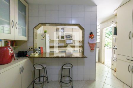 Casa de condomínio à venda com 490m², 6 quartos e 5 vagas Casa de condomínio à venda com 490m², 6 quartos e 5 vagasCozinha