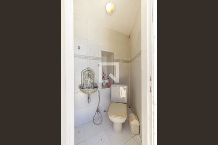 Casa de condomínio à venda com 490m², 6 quartos e 5 vagas Casa de condomínio à venda com 490m², 6 quartos e 5 vagasBanheiro 2