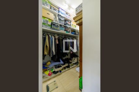 Casa de condomínio à venda com 490m², 6 quartos e 5 vagas Casa de condomínio à venda com 490m², 6 quartos e 5 vagasSuíte 3 Closet