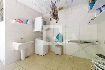 Casa de condomínio à venda com 490m², 6 quartos e 5 vagas Casa de condomínio à venda com 490m², 6 quartos e 5 vagasÁrea de Serviço