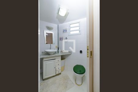 Casa de condomínio à venda com 490m², 6 quartos e 5 vagas Casa de condomínio à venda com 490m², 6 quartos e 5 vagasBanheiro 1