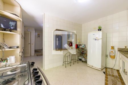 Casa de condomínio à venda com 490m², 6 quartos e 5 vagas Casa de condomínio à venda com 490m², 6 quartos e 5 vagasCozinha