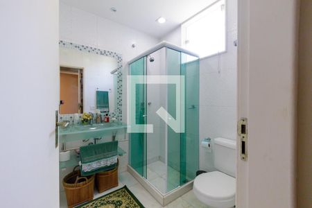 Casa de condomínio à venda com 490m², 6 quartos e 5 vagas Casa de condomínio à venda com 490m², 6 quartos e 5 vagasBanheiro Suíte 2