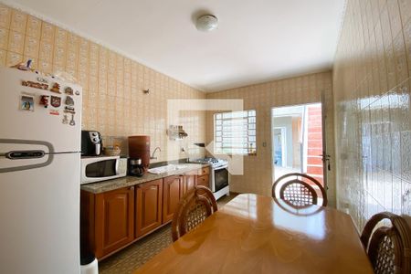 Casa à venda com 160m², 3 quartos e 2 vagas Casa à venda com 160m², 3 quartos e 2 vagasCozinha