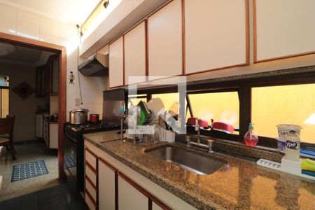 Casa à venda com 230m², 3 quartos e 5 vagasCozinha 