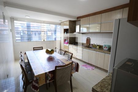 Casa à venda com 260m², 4 quartos e 5 vagasCozinha 1