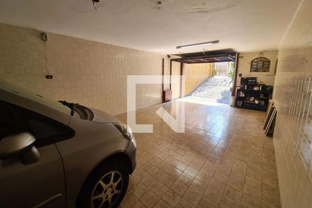 Casa à venda com 300m², 3 quartos e 6 vagas Casa à venda com 300m², 3 quartos e 6 vagasGaragem