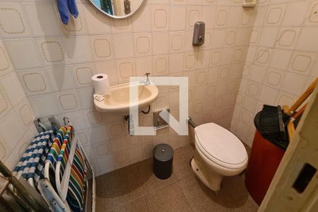 Casa à venda com 300m², 3 quartos e 6 vagas Casa à venda com 300m², 3 quartos e 6 vagasBanheiro 2