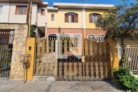 Casa à venda com 300m², 3 quartos e 6 vagas Casa à venda com 300m², 3 quartos e 6 vagasFachada