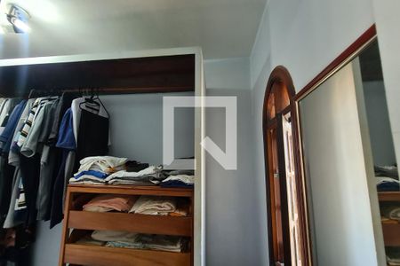 Casa à venda com 300m², 3 quartos e 6 vagas Casa à venda com 300m², 3 quartos e 6 vagasCloset da suíte