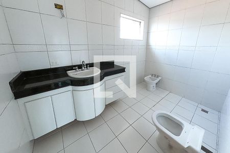 Casa à venda com 390m², 6 quartos e 4 vagasbanheiro pavimento 3