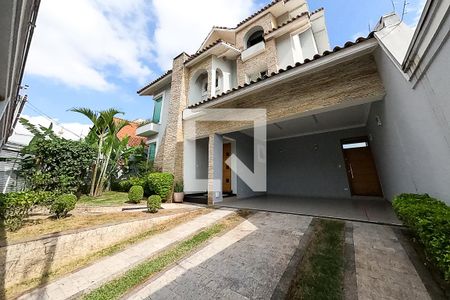 Casa à venda com 390m², 6 quartos e 4 vagasarea externa frente