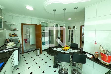 Casa à venda com 390m², 6 quartos e 4 vagascozinha