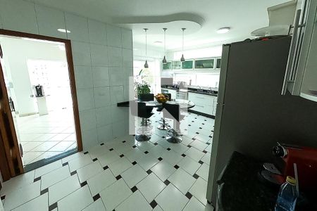 Casa à venda com 390m², 6 quartos e 4 vagascozinha