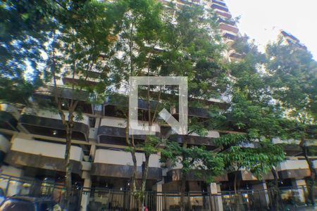 Apartamento à venda com 110m², 3 quartos e 1 vaga Apartamento à venda com 110m², 3 quartos e 1 vagaFachada