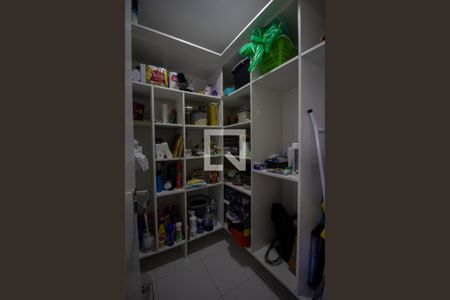 Apartamento à venda com 120m², 3 quartos e 2 vagas Apartamento à venda com 120m², 3 quartos e 2 vagasQuarto de Serviço