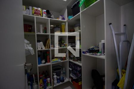 Apartamento à venda com 120m², 3 quartos e 2 vagas Apartamento à venda com 120m², 3 quartos e 2 vagasQuarto de Serviço