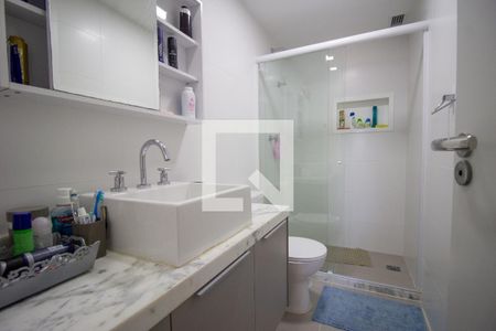 Apartamento à venda com 120m², 3 quartos e 2 vagas Apartamento à venda com 120m², 3 quartos e 2 vagasBanheiro da Suíte 3