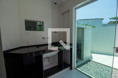 Casa à venda com 380m², 6 quartos e 6 vagas Casa à venda com 380m², 6 quartos e 6 vagasCozinha e Área de Serviço