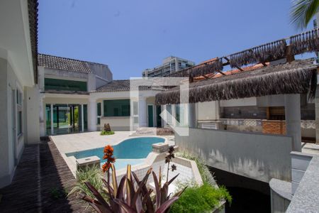 Casa à venda com 380m², 6 quartos e 6 vagas Casa à venda com 380m², 6 quartos e 6 vagasÁrea de Lazer