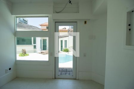 Casa à venda com 380m², 6 quartos e 6 vagas Casa à venda com 380m², 6 quartos e 6 vagasSuíte 3